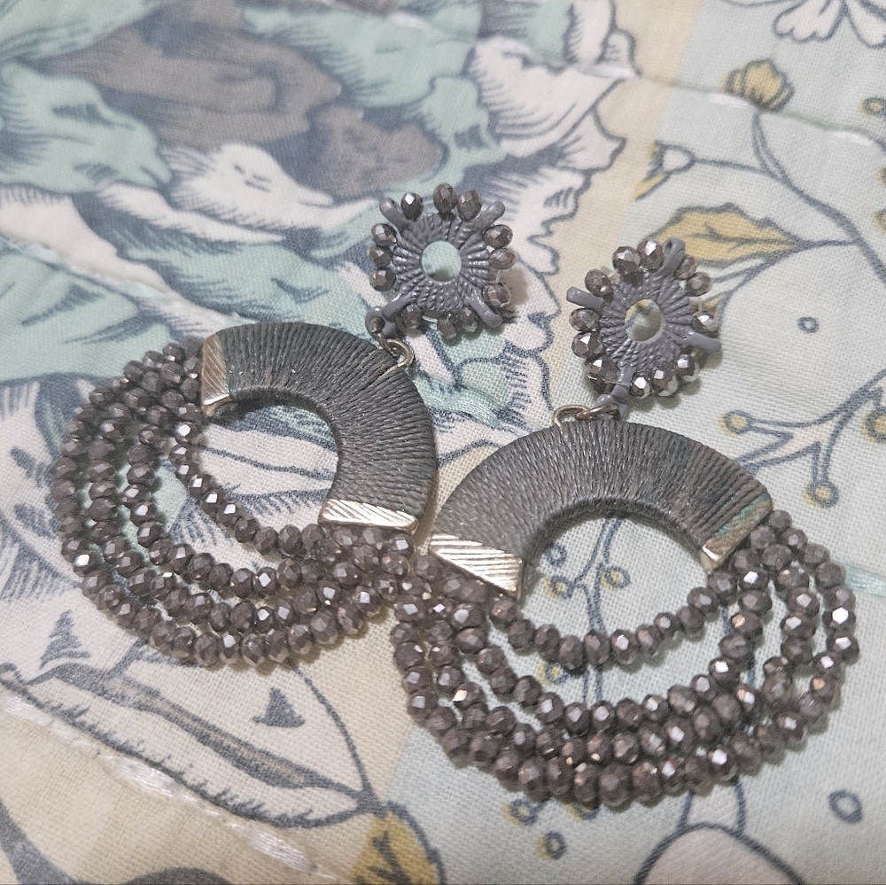 (SOLD)pretty Beaded Earrings